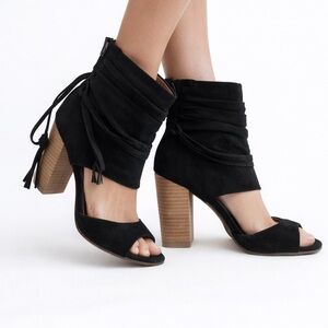 Dolce by Mojo Moxy Black Suede Peep Toe Ankle Tassel Block Heels Women Size 8.5